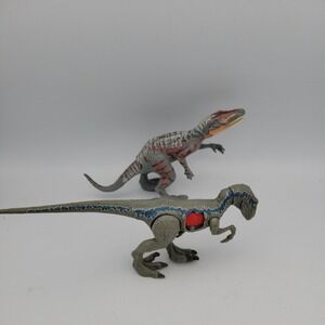 Jurassic World Fallen Kingdom 2018 Battle Damage Blue and other raptor